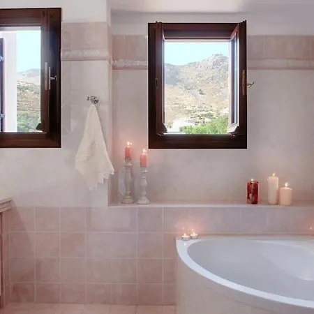 Polixeni's House * Alinda (Leros)