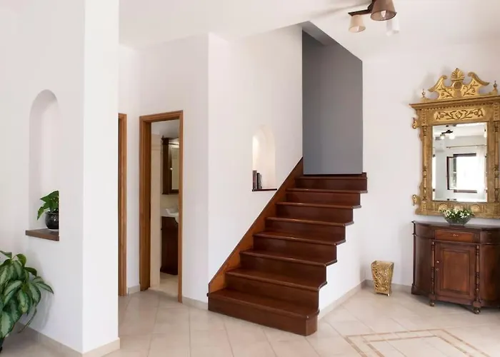 Polixeni's House بيت للعطل *