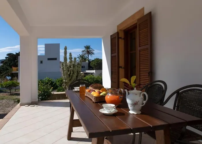 Polixeni's House أليندا