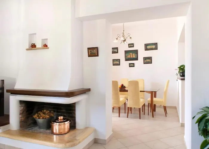 بيت للعطل Polixeni's House *