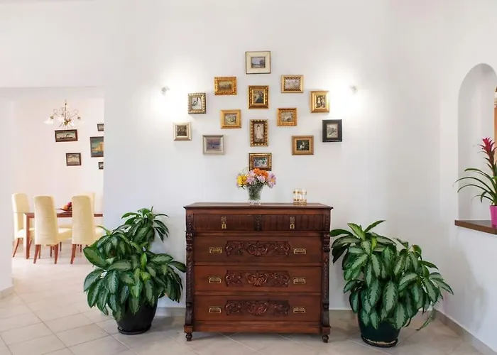 Polixeni's House * أليندا