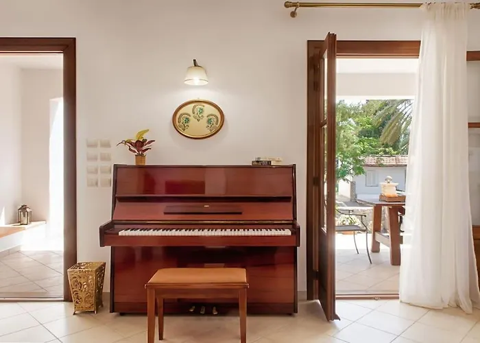 بيت للعطل Polixeni's House